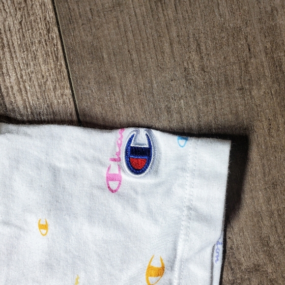Champion Women's Cropped White Mult-Color Logo Print T-Shirt Size Small EUC - Picture 7 of 15